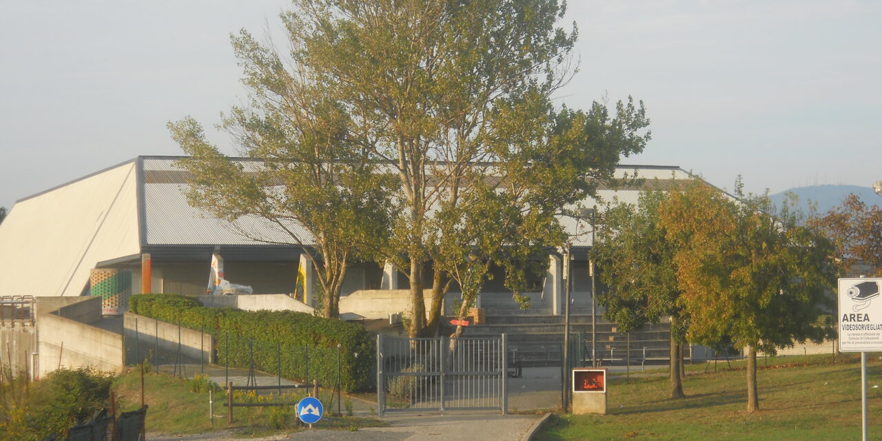 PALAZZETTO DELLO SPORT DI COLLESALVETTI, STANZIATI ALTRI 32.050 €. PERPLESSITÀ DEI 5 STELLE, ROSSI: «ABBIAMO GIÀ DATO»