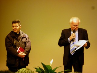Don Massimo e il professor Alessandro Marchi inaugurano il "Nuovo Teatro Parrocchiale"