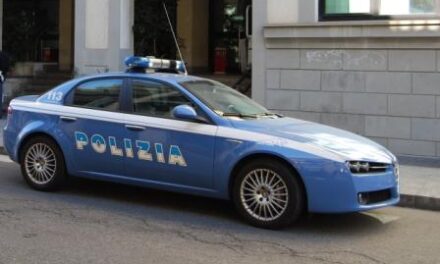 ASSALTO A PORTAVALORI, PAURA IN AUTOSTRADA NELLA NOTTE FRA SPARI E CHIODI IN CARREGGIATA