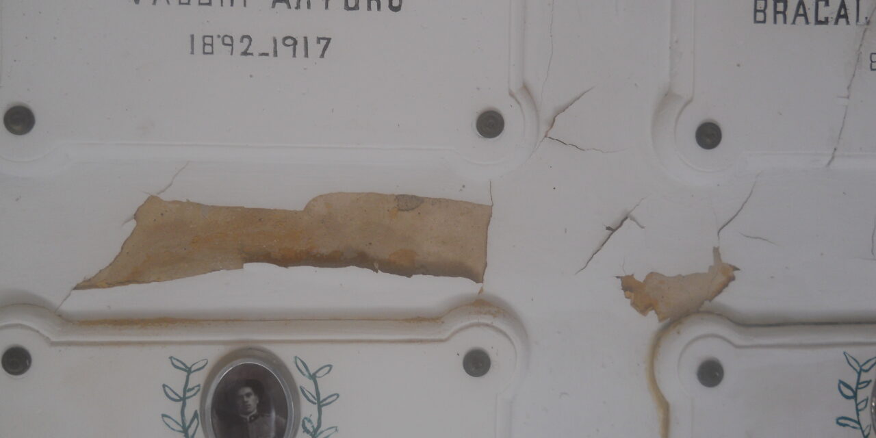 GUASTICCE: IL DEGRADO DELLA CAPPELLA DEI CADUTI