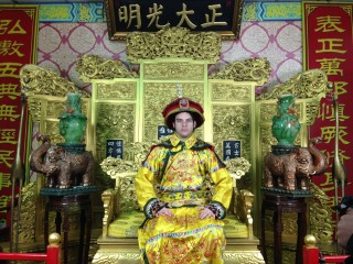Pechino, Tempio del Cielo - Vestito da Imperatore