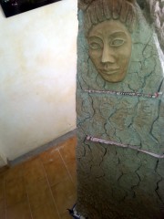 "Totem", l'antefissa ionica richiama alla terra madre