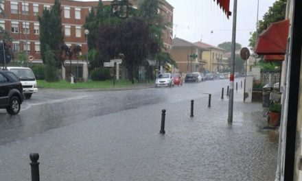L’ALLERTA METEO DIVIENE ROSSA PER LA PIOGGIA, ARANCIO PER IL VENTO. SCUOLE CHIUSE PER PRECAUZIONE