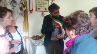 Il sindaco Bacci con le Abilmente Creative