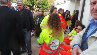 pubblico presente all'inaugurazione nuova sede e nuovo mezzo della Pubblica Assistenza