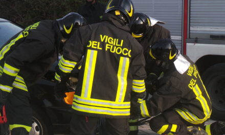 AUTO RIBALTATA SU VIA DELLE SORGENTI ALL’ALTEZZA DI NUGOLA