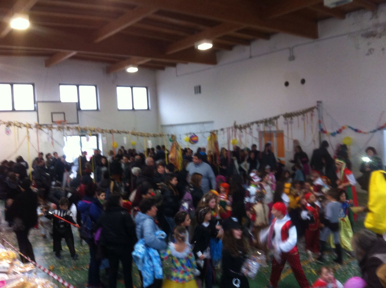 IL CARNEVALE A STAGNO È SOLIDALE: RACCOLTI 310 EURO PER L’ACQUISTO DI UNA CARROZZINA PER UNA BAMBINA DI 10 ANNI