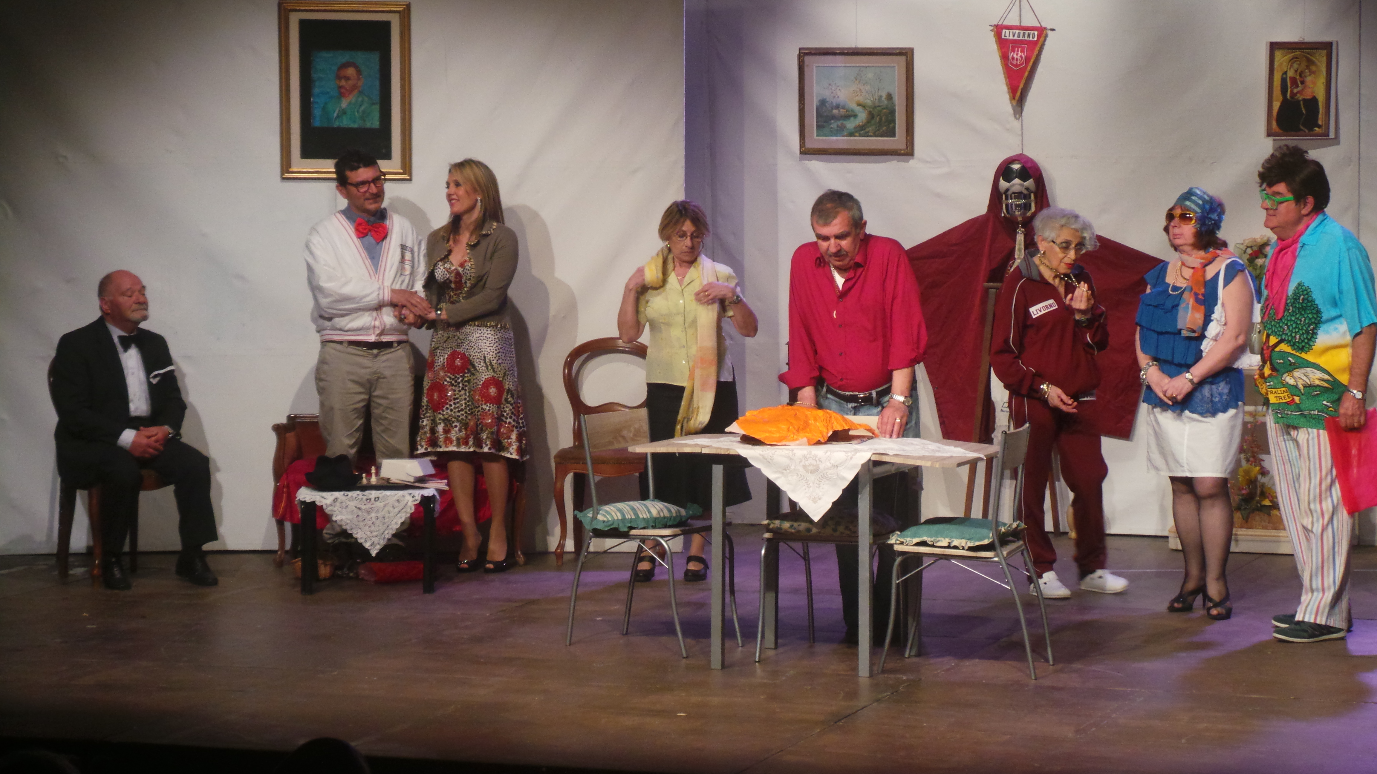 STANDING OVATION ALLA SALA SPETTACOLO PER LA COMMEDIA CALCISTICA “CORE AMARANTO”
