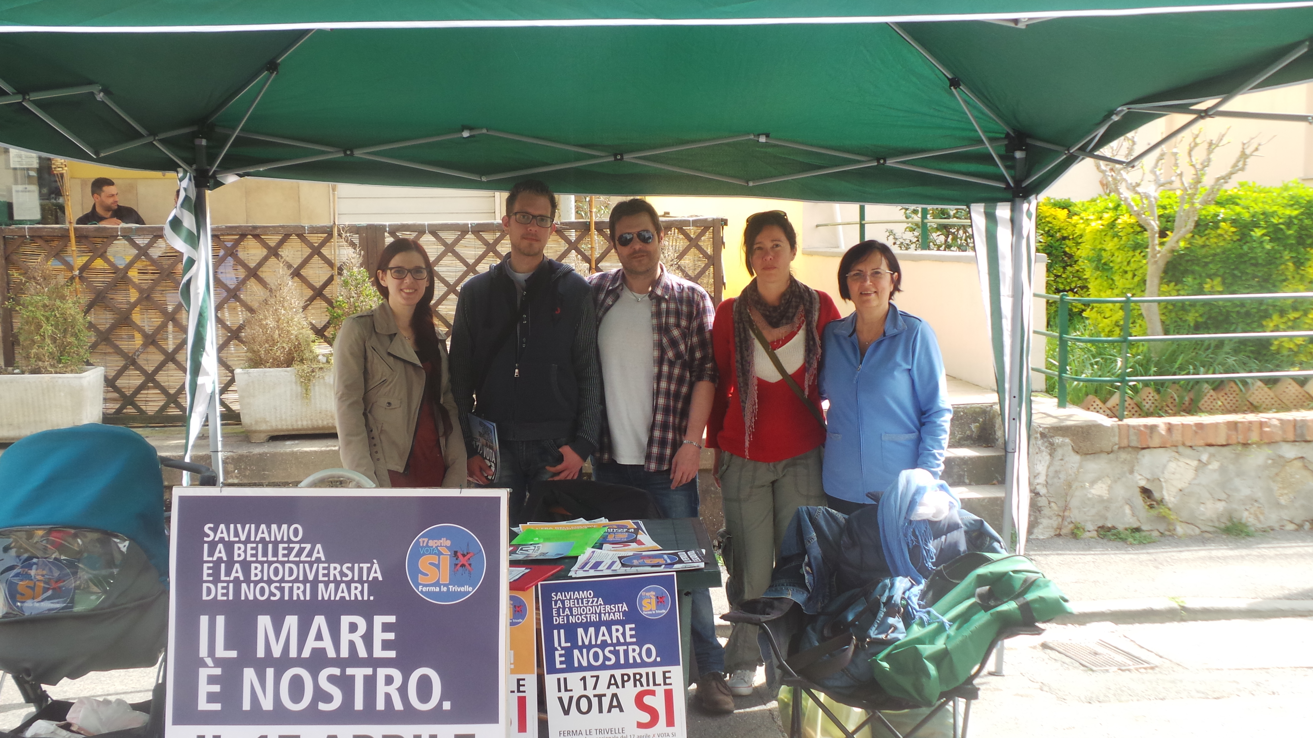 REFERENDUM SULLE TRIVELLAZIONI: AL MERCATO DEL GIOVEDÌ DI COLLESALVETTI CINQUE STELLE E CIVATIANI UNITI PER IL SÍ