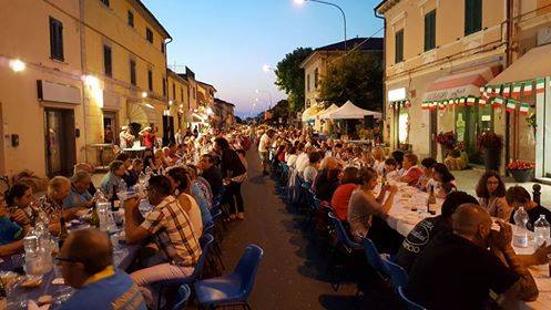 “VICARELLO PER LA VIA”. 400 PERSONE A CENA IN STRADA