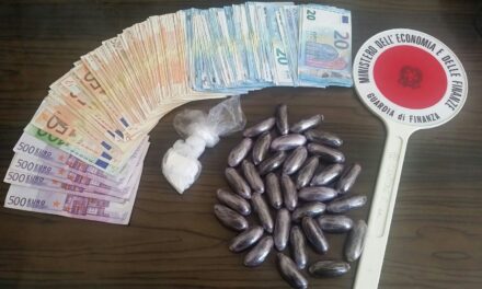 HASHISH, COCAINA E 8.000 EURO IN CONTANTI: ARRESTATO 34ENNE PLURIPREGIUDICATO. DICHIARAVA AL FISCO IMPORTI IRRISORI