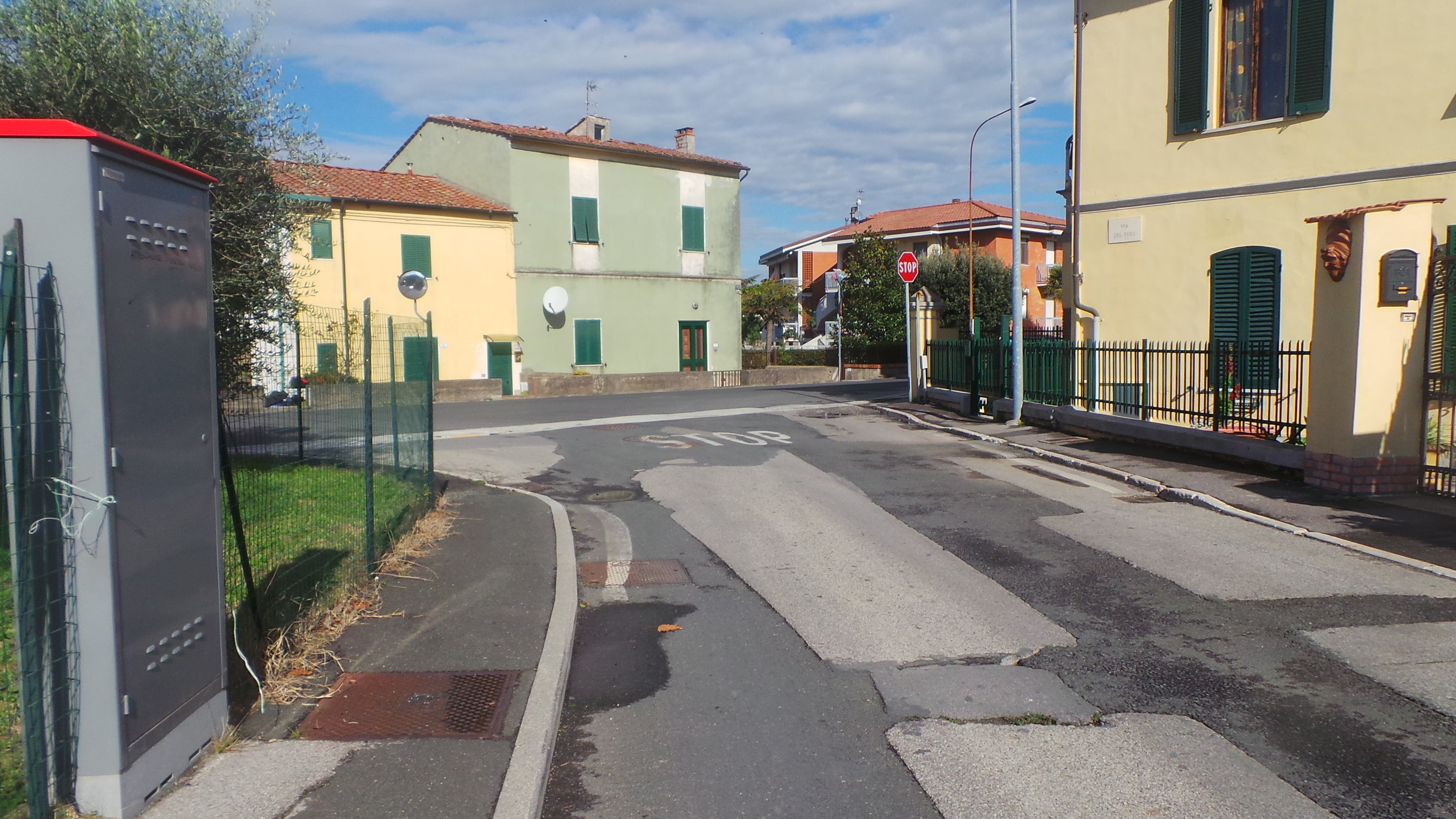 IL CDF VICARELLO AL COMUNE: “PERICOLOSA L’USCITA DI VIA DEL PERO SU VIA MARCONI; VISUALE COMPLETAMENTE OSTRUITA”