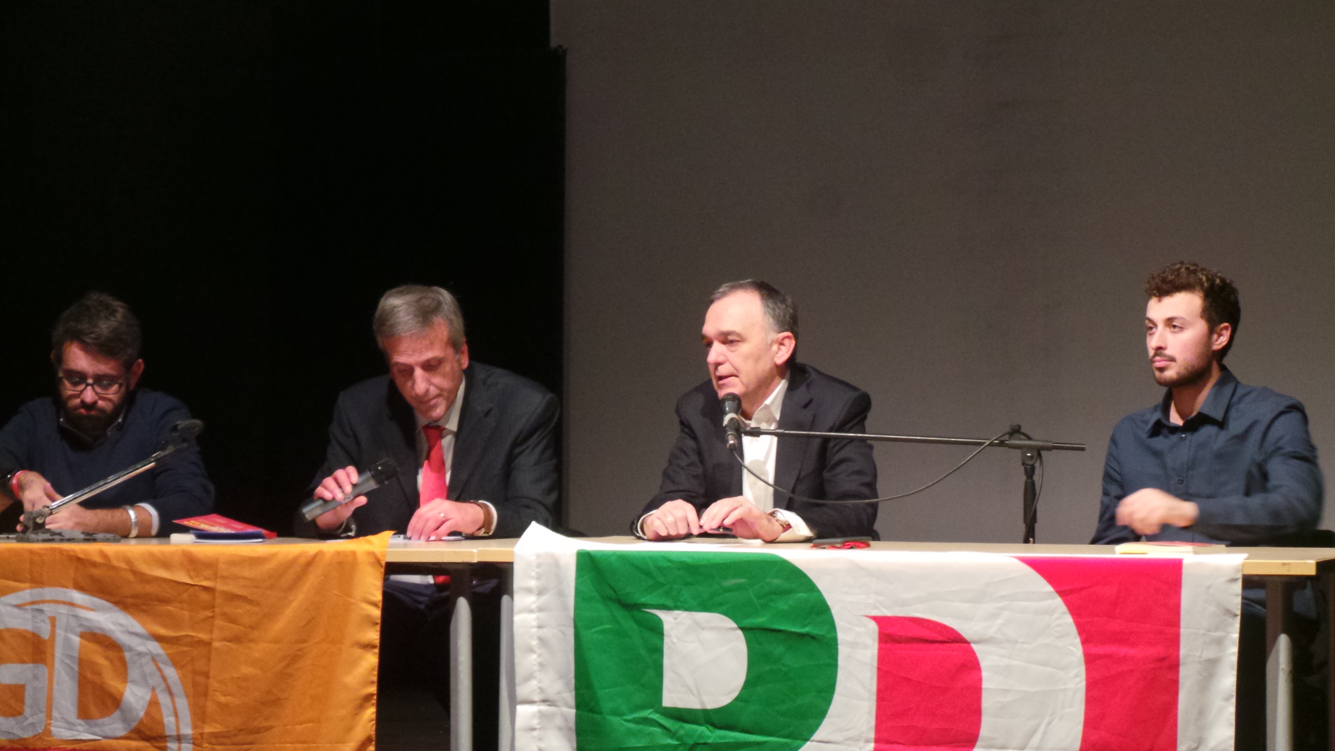 ENRICO ROSSI A COLLESALVETTI SPIEGA LA SUA IDEA DI SINISTRA, DI SOCIETÀ E DI ECONOMIA. «LE LARGHE INTESE SONO MORTALI»