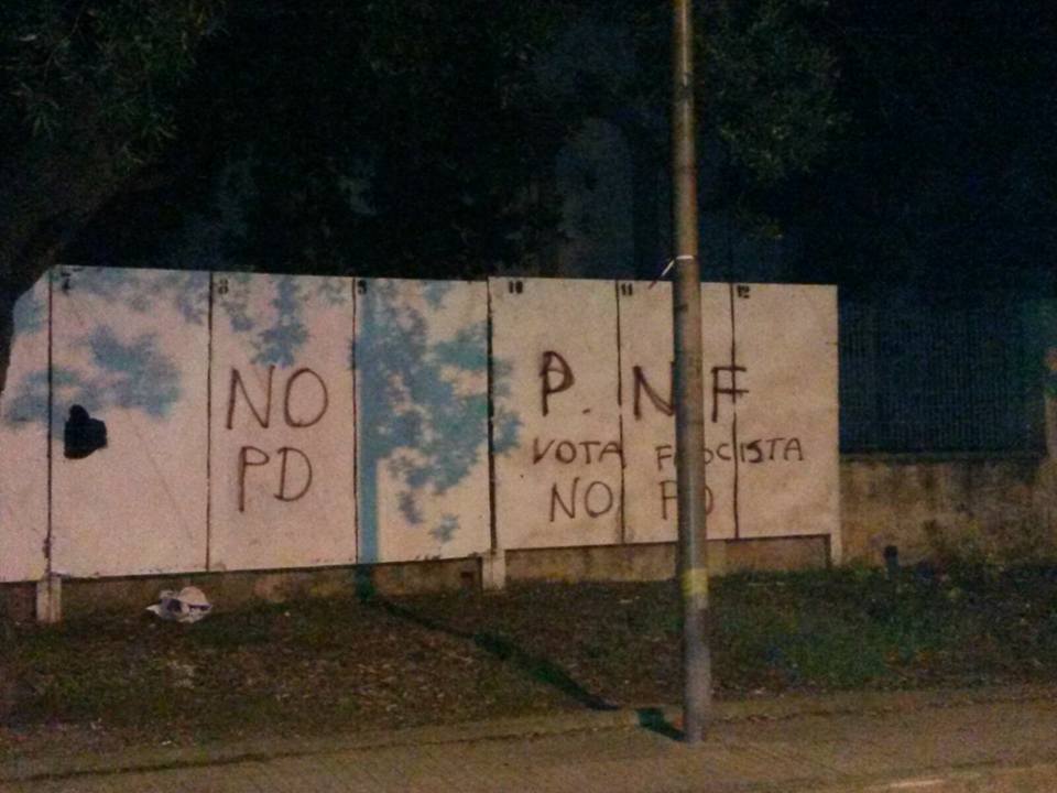 SCRITTE FASCISTE SUI PANNELLI ELETTORALI A COLLESALVETTI. L’IRA DI BENEDETTI (RC): «INNEGGIANO AD UN REATO, NON AD UN PENSIERO»