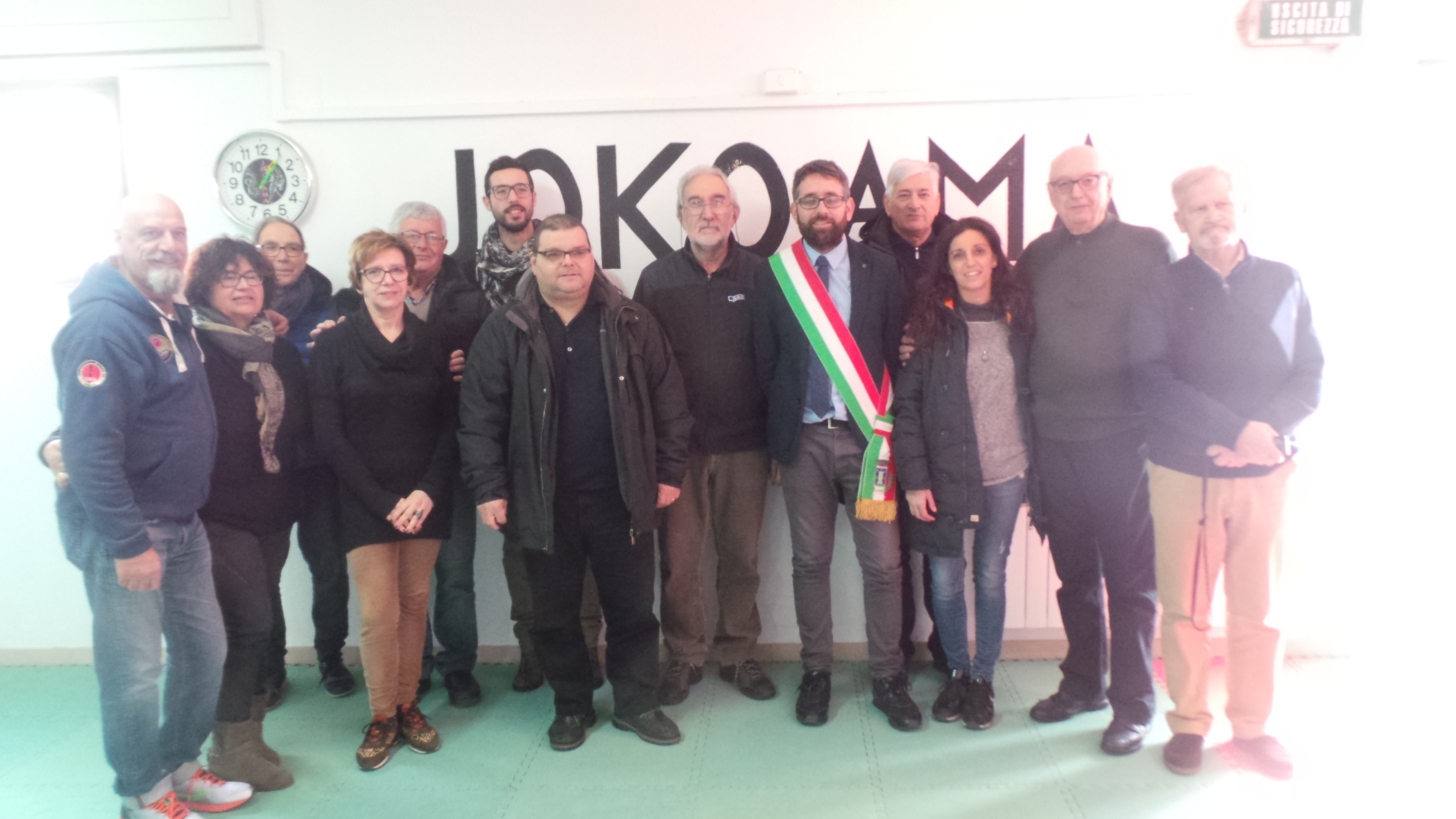 STAGNO FESTEGGIA L’ACQUISTO DI UN ALTRO DEFIBRILLATORE. IL QUARTO NELLA FRAZIONE È STATO POSIZIONATO AL CIRCOLO ARCI