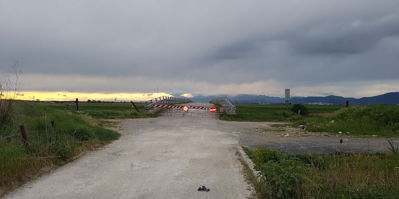 CHIUSO IL VIADOTTO SULLO SCOLMATORE DI MORTAIOLO. CEDE LA GIUNTURA DI UNA TRAVE E IL PONTE SI ABBASSA