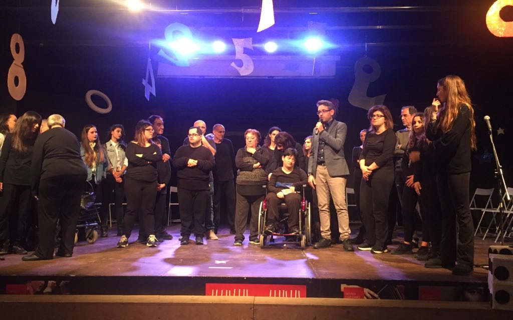 I RAGAZZI DELLE CASE FAMIGLIA DI STAGNO SALGONO SUL PALCO A COLLESALVETTI E IL RISULTATO É SPETTACOLARE