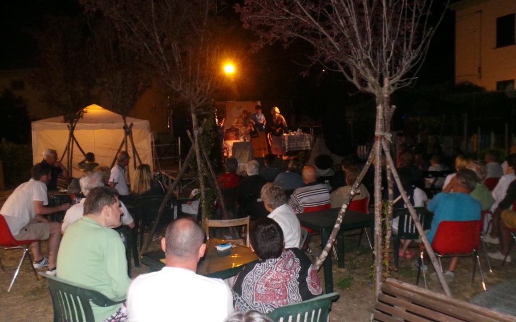 A CASTELL’ANSELMO SI RIDE CON LO SPETTACOLO IN VERNACOLO “LE DISGRAZIE UN VENGANO MAI SOLE”