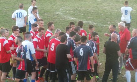 GLI AMMOGLIATI SI AGGIUDICANO LA COPPA DEL TRIANGOLARE AMARCORD. MA A VINCERE È L’AGGREGAZIONE NEL PAESE