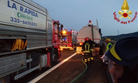 INCIDENTE SULL’A12: COINVOLTA UN’AUTOCISTERNA CHE TRASPORTAVA BENZINA
