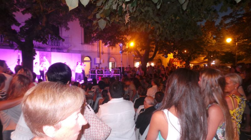 STASERA COLLESALVETTI SARÀ IN FESTA CON LA “NOTTE CLARA”