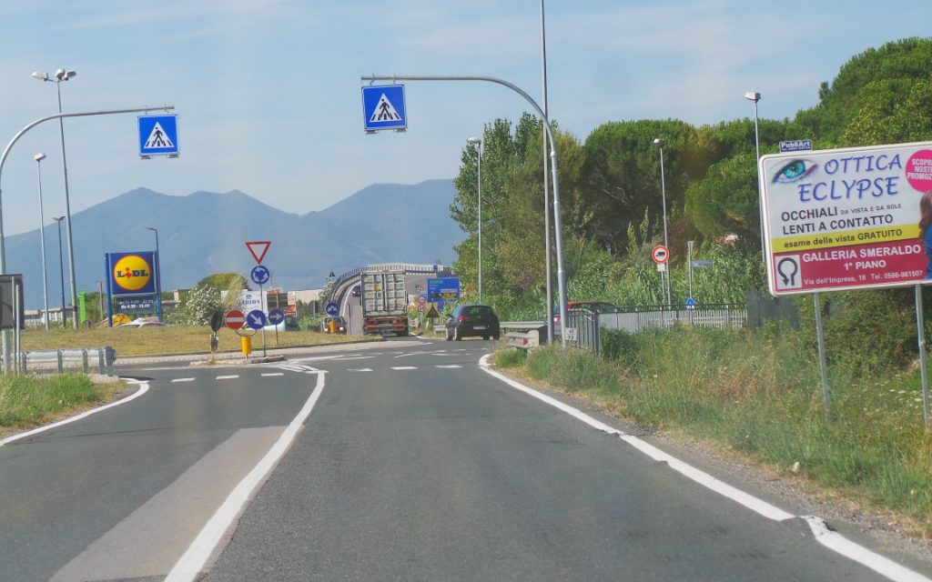 «A COLLESALVETTI MOTO CHE ATTRAVERSANO IL PAESE A TUTTA BIRRA, SIA DI GIORNO CHE DI NOTTE. UN RUMORE ASSORDANTE»