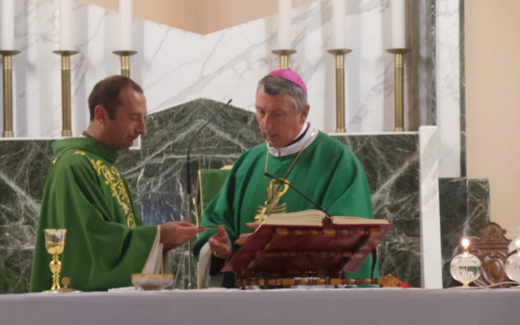 IL VESCOVO IN PAESE, IL PRESEPE VIVENTE ED IL MERCATINO DI MARIA. L’AVVENTO ED IL NATALE A GUASTICCE