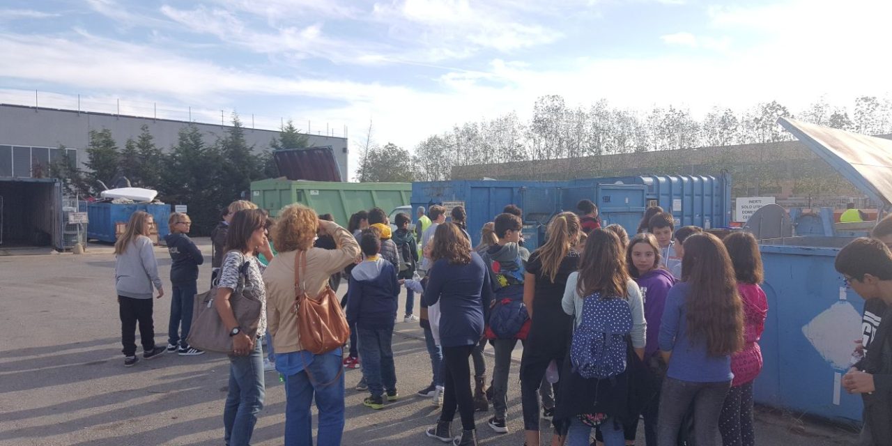 CON COLLECOOP SI FA EDUCAZIONE AMBIENTALE A PARTIRE DAI BIMBI DELLE SCUOLE NEI CENTRI RACCOLTA