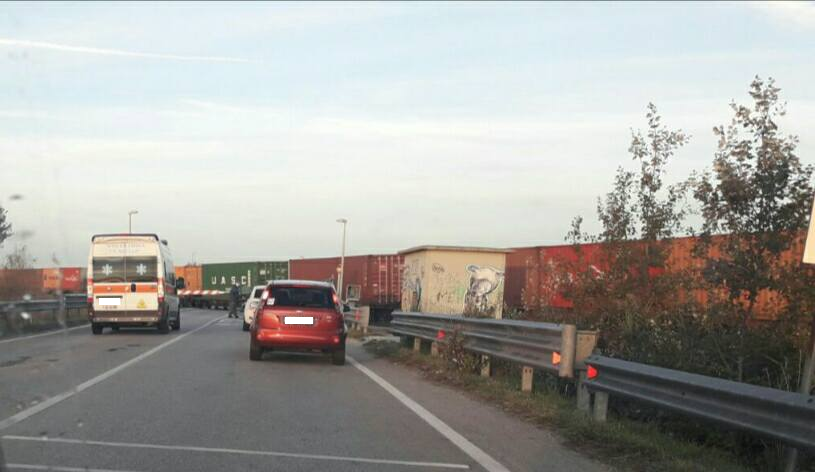 AMBULANZE FERME AL PASSAGGIO A LIVELLO SULLA 555: IL PROBLEMA PERSISTE. INTERROGAZIONE IN CONSIGLIO