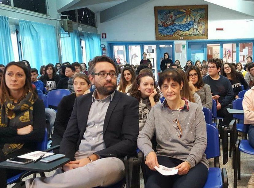 GIORNATA CONTRO LA VIOLENZA SULLE DONNE: I LAVORI DEI RAGAZZI DELLE SCUOLE MEDIE DI COLLESALVETTI