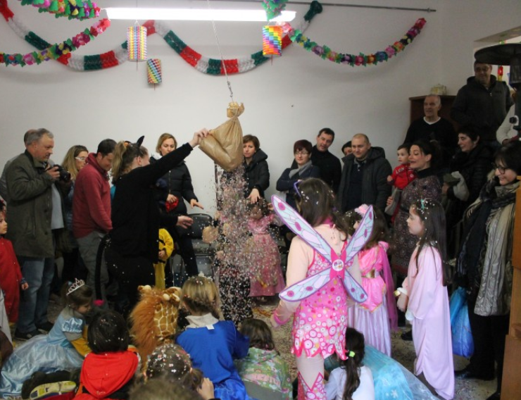 A CASTELL’ANSELMO IL CARNEVALE È ALL’INSEGNA DEL TRADIZIONALE GIOCO DELLA PENTOLACCIA