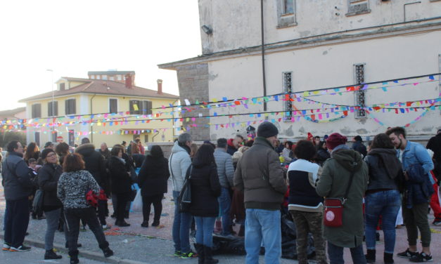 A GUASTICCE TUTTI IN PIAZZA PER IL CARNEVALE PAESANO