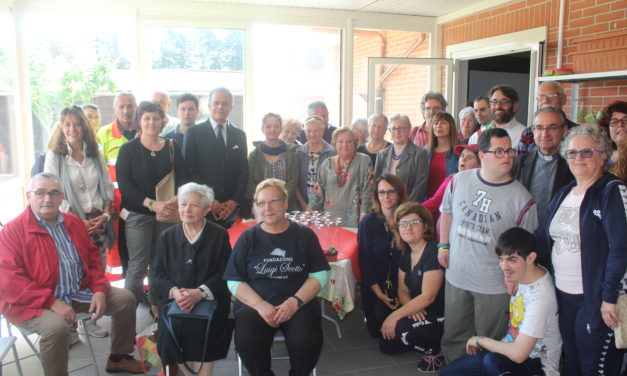 INAUGURATA  LA NUOVA VERANDA-LABORATORIO E FRA GLI OSPITI DELLA CASA FAMIGLIA DI STAGNO É FESTA GRANDE