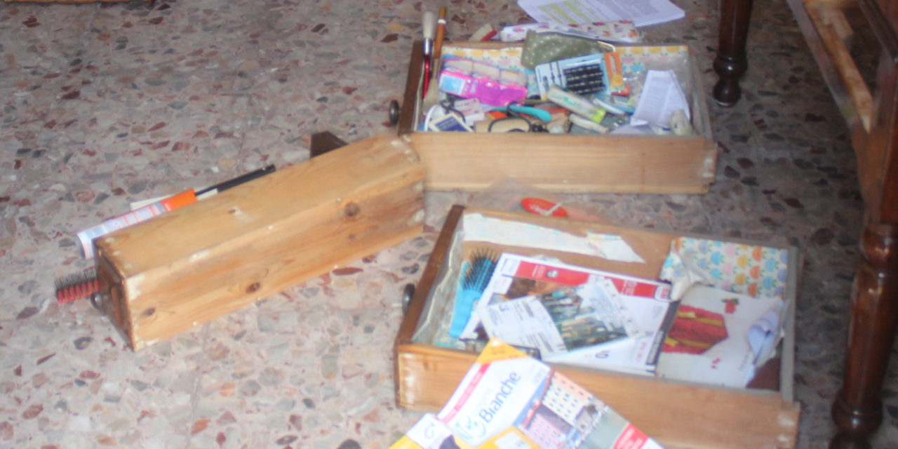 LADRI ENTRANO IN CASA DI UN’ANZIANA SIGNORA DI GUASTICCE. ECCO COME LE HANNO RIDOTTO L’APPARTAMENTO