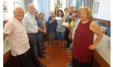 910 € IL RICAVATO DELLA FESTA DELLE ASSOCIAZIONI, DONATO AI DUE ISTITUTI SCOLASTICI DEL TERRITORIO