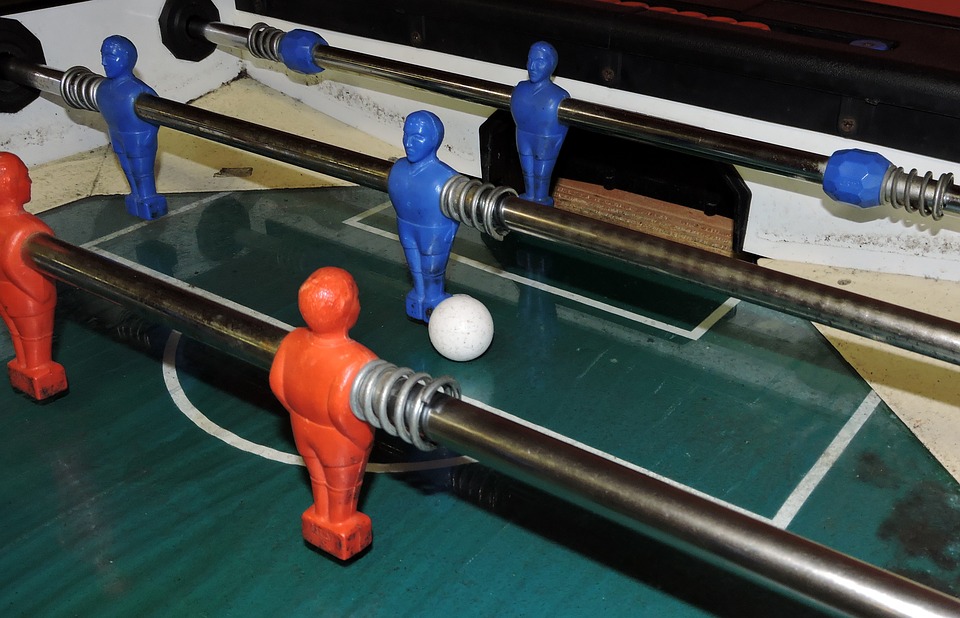 I RAGAZZI DELL’ISTITUTO BENEDETTINI DI STAGNO SI CIMENTANO NEL GIOCO DEL BILIARDINO