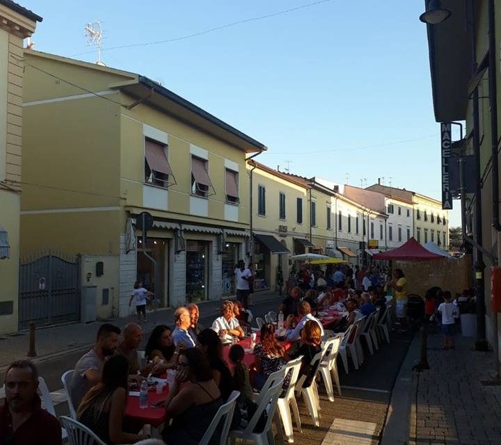 LA “NOTTE CLARA” ANIMA COLLESALVETTI. GENTE IN STRADA, MARCHING BAND, GASTRONOMIA…