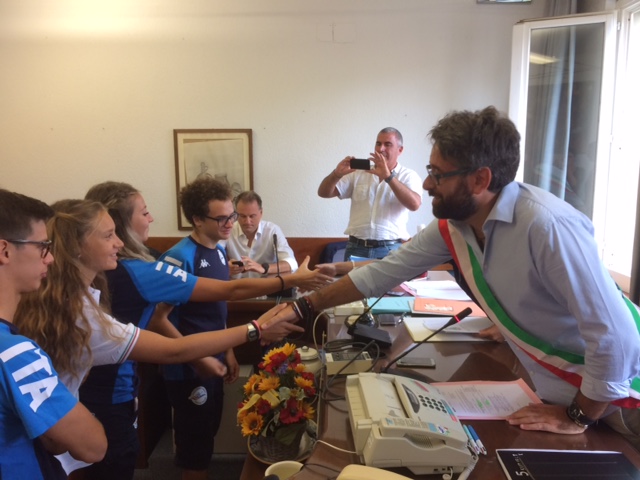 RICONOSCIMENTI PUBBLICI IN CONSIGLIO COMUNALE PER IL CANOA CLUB STAGNO E IL GRUPPO ARCIERI