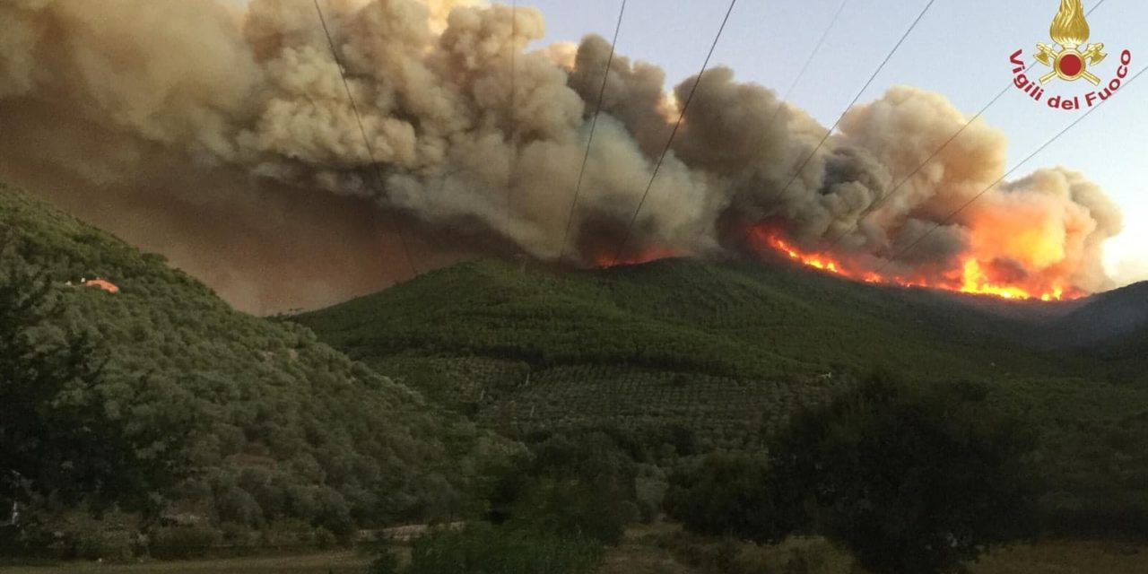 IL PRESIDENTE ROSSI IN CONFERENZA STAMPA RICORDA L’INCENDIO SUL MONTE SERRA: «UN EVENTO DEVASTANTE»