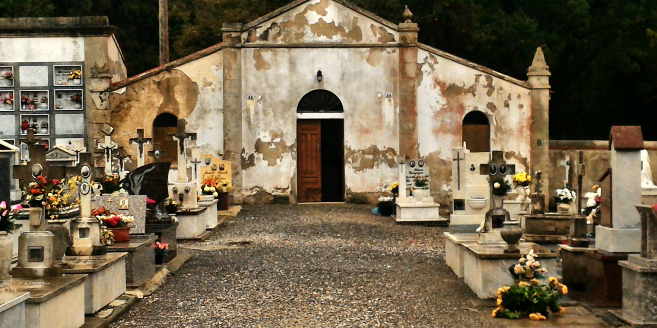 LO STATO INDECOROSO DELLA CAPPELLA DEL CIMITERO DI GUASTICCE. IL PARROCO SCRIVE AL SINDACO BACCI