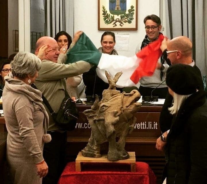 BEATRICE DE LAURENTIIS DONA AL COMUNE UN’OPERA D’ARTE REALIZZATA IN OCCASIONE DELLA FIERA PAESANA