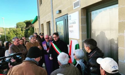 LA CASA DELLA SALUTE DI STAGNO INTITOLATA AL DOTT. ALESSANDRO SBRANA (IN UNA DATA NON CASUALE)