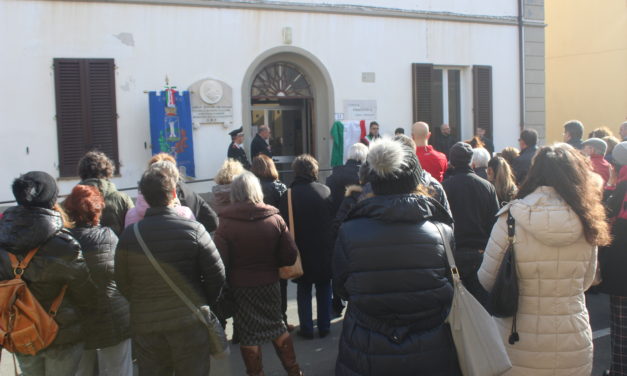 GRANDE PARTECIPAZIONE E COMMOZIONE PER L’INTITOLAZIONE DELLA BIBLIOTECA COMUNALE A CHIARA CATALDI