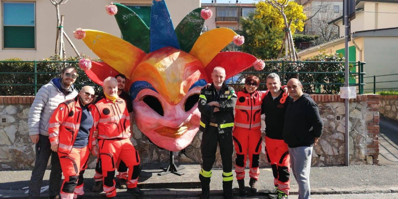 IL CARNEVALE A COLLE “TARGATO PUBBLICA ASSISTENZA”? UN SUCCESSO. ESAURITI FRATI, CORIANDOLI E STELLE FILANTI