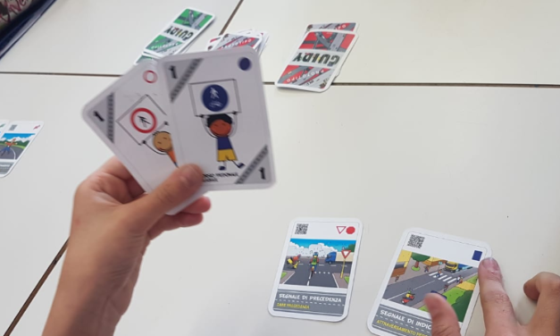 EDUCARE AL RISPETTO DELLE REGOLE DELLA STRADA FIN DA PICCOLI… GIOCANDO CON UN MAZZO DI CARTE