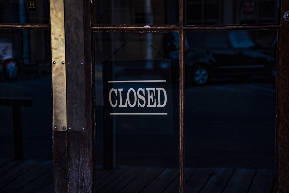 UN’ORDINANZA REGIONALE STABILISCE PER IL 25 APRILE E IL 1° MAGGIO LA CHIUSURA DEGLI ESERCIZI COMMERCIALI