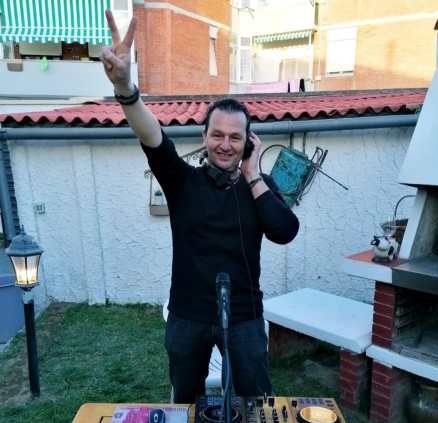 ECCO COME MICHELE CASTELLANI HA RALLEGRATO LA GENTE DURANTE I TEMPI DURI DEL COVID