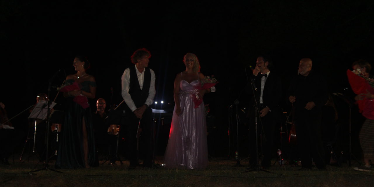 NELLA NATURA DI GUASTICCE IL PUBBLICO SI GODE LA MUSICA DI “OPERA AL LAGO”