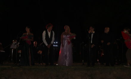 NELLA NATURA DI GUASTICCE IL PUBBLICO SI GODE LA MUSICA DI “OPERA AL LAGO”