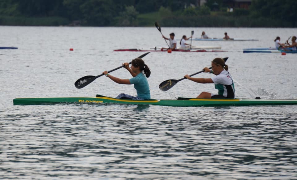 IL CANOA CLUB STAGNO GAREGGIA NELLE ACQUE DEL LAGO DI CALDONAZZO. LE PERFORMANCE DEGLI ATLETI